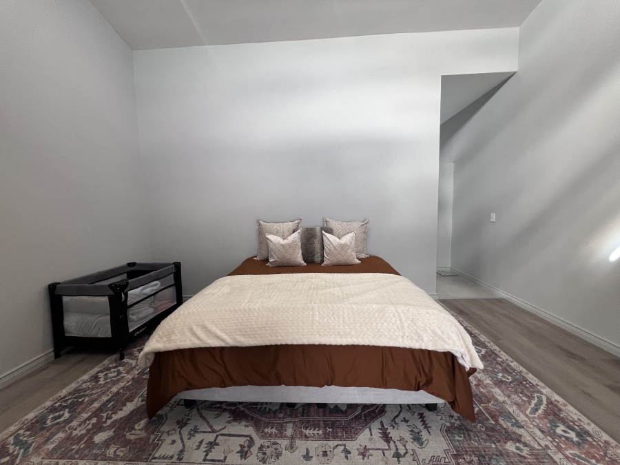 To Let 4 Bedroom Property for Rent in Royal Ascot Western Cape